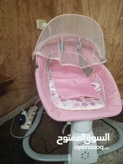  1 كرسي اطفال هزاز على الكهرباء فيه بلوتوث وموسيقى حديث
