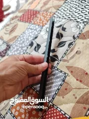  1 مسطرة او غلاف للقطعه لي جوه الشاشه مال اللابتوب (لينوفو اديا باد 520 )حجمها 20 سم