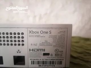  4 Xbox one s 1t للبيع مع بد اصلية و جميع اسلاكها ب 120دينار