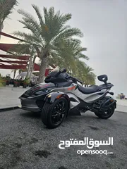  2 Can-Am Spyder RS-S