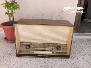  1 راديو ألماني قديم