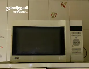  3 اثاث منزلي للبيع (غسالة / ميكرويف / كيزر / خزانة حائط / تسريحة / كوميدينا عدد 2)