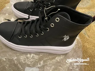  2 بوتين من بو اس بولو جداد الاسود نمره 40 والابيض 38