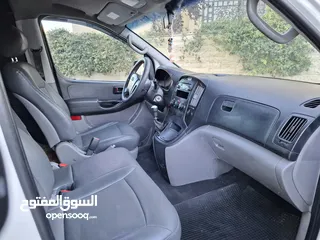 15 باص فان هيونداي H1 ( بنزين ) موديل 2011 وارد الشركة بحالة الوكالة