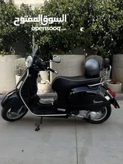  2 Vespa PIAGGIO GTS300 / Super clean / Black