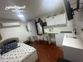  4 كرفان حديد لون ابيض متنقل