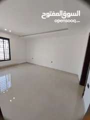  14 خلدا 160م داخلي و120م خارجي ومدخل خاص وكراج خاص بسعر مغري