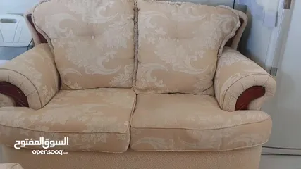  9 كنب صالون فخم 9 قطع مستعمل شبه جديد ومنضف دراي كلين ولا يحتاج تنضيف