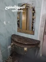  2 طاولة مع مراية حديد للبيع بداعي السفر