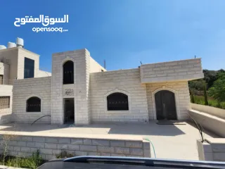  3 فلل للبيع  في منطقة سردا