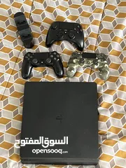  2 Playstation 4 slim - بلاستيشن 4 سليم أسود اللون في حالة جيدجداً يتضمن مع جميع الملحقات