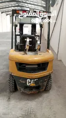  7 CAT forklift
