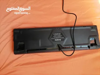  8 كيبورد العاب مع إضاءة عدة الوان مستعمل بحالة الجديد
