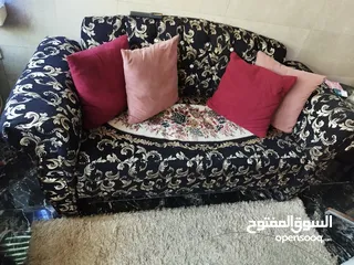  4 طاولة وسطية معدن وزحاج وتنين جانبيات خشب اسود ايكيا وسجلونتين ثلاثية  بتفتح بكس ثنائية وكرسين انتيكا