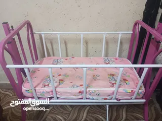  3 سرير هزاز بيبي بحاله جيدة جداً استعمال شهرين للبيع المستعجل