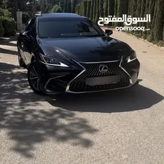  2 Lexus 2020 es300h