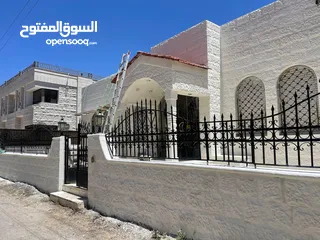  23 دابوق فيلا مستقله فلات موقع مميز مقابل حدائق الحسين وقرب ستي مول