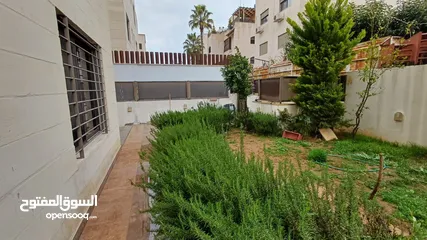  2 شقة ارضية في - عبدون - غرفتين نوم بترس و حديقة واسعة و مدخل خاص (6605)