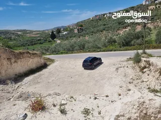  3 ارض للبيع في قرية مركة