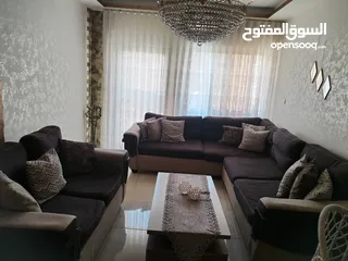  3 طقم كنب كورنر بحالة ممتازة استعمال  خفيف قماش ثقيل  تفصيل سفنج عالي خشب تقيل