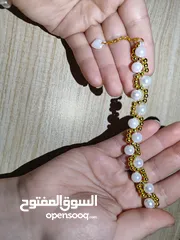  7 ميداليات واساور وتوزيعات أعراس وحقائب من الخرز