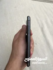  4 iPhone 11.