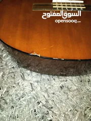  2 جيتار ياماها . Yamaha c40