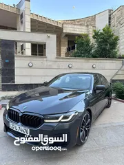 3 السيارة موجودة البرا مع امكانية الشحن...BMW 530i