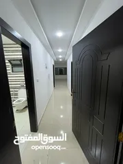  18 شقة طابق أول خلفية للبيع في جبل الحسين