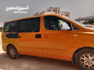 3 باص نقل طلاب باسم مدرسة . نوع جراند للبيع موديل 2010 مرخص سنة كاملة
