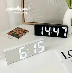  7 ساعة رقمية LED أنيقة مع منبه