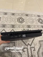  1 بلايستيشن 4 مستعمل نضيفه وماتشتكي من شي