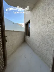  15 شقة طابقية شبه ارضي مع ترس مساحة داخلية 248 متر ومساحة ترس 100 متر باجمل مناطق الجبيهة