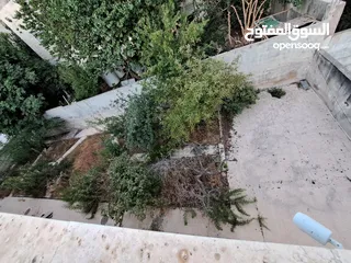  9 منزل مستقل للبيع الجبيهة/ دوار المنهل- للبيع المستعجل في منطقة هادئة وجيران محترمين حدائق وساحات