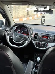  2 كيا مورننغ مع فتحة سقف وبصمة