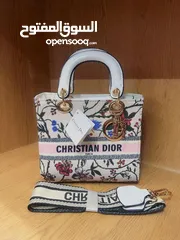  22 Cross body and hand for women.