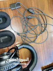  18 iPhone 12 promax 256 بطارية 87 شاشتو فيها شعر والضهر من عند الكاميرات مشعور الجهاز بحالة ممتازة