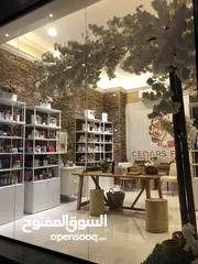  3 محل راقي في شارع خليفه عطور ومستحضرات التجميل الطبيعية للبيع