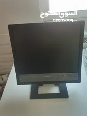 1 شاشة lcd مستعملة للبيع بسعر طري جدا للتواصل 8493638*77 بدون النجمة