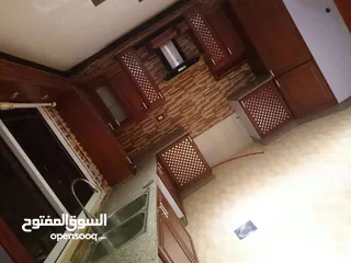  12 شقة سوبر ديلوكس 206 متر طابق رابع في أرقى احياء الحي الشرقي اربد بين دوار الدره والشهداء مطبخ راكب