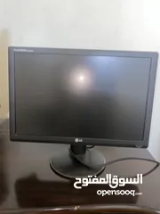  9 شاشتان ( تلفزيون وشاشة كمبيوتر)