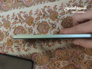  6 اوبو رينو 8 265جيجا لون ذهبي
