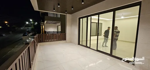  2 شقه مميزه للبيع طابق اول بسعر مغري من المالك مباشره