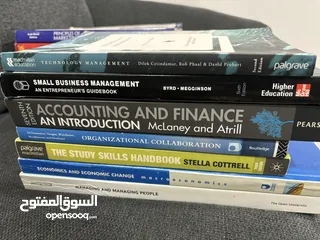  2 كتب جامعية university books about marketing/ finance