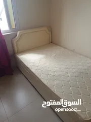  4 سرير كبير  وسرير صغير للبيع