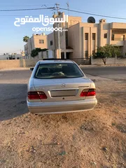  3 مرسيدس E200 classic موديل 2000