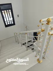 5 بيت جديد مكون من ثلاث طوابق مشطب غير مسكون مساحة 460 متر+70متر ترس بالقرب من شركة النزيه للبلاط