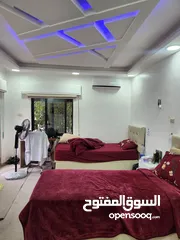  17 فيلا متلاصقة للبيع محدثة تماما بسعر مغري