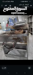  5 ماكينة عصير  ،ثلاجة  ،مقلى  و جريل