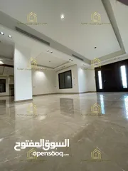  11 شقة فاخرة - لم تسكن - 4نوم 2ماستر - 230م - ارضية - ترس - موقع هادئ ومميز